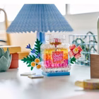Immagine di Costruzioni LEGO Boccetta di profumo con decorazione floreale 31383