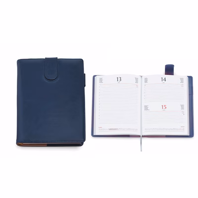 Immagine di Agenda in similpelle con fibbia giornaliera 15x21 blu 30+