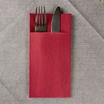 Immagine di Tovagliolo portaposate monouso ROIAL LIGHT POCKET carta a secco AIRLAID colore rosso cm 40x40 25 pz