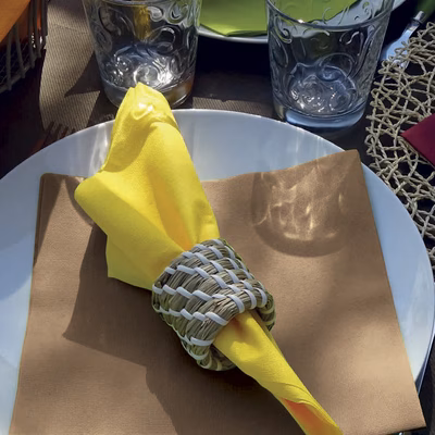 Immagine di Tovagliolo Airlaid in carta a secco MCR 40x40 Dry colore tortora 50 pezzi