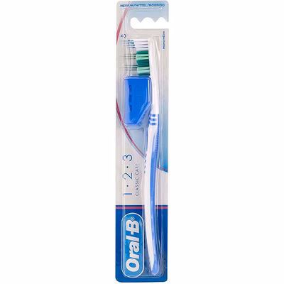 Immagine di Spazzolino ORAL B CLASSIC CARE 40 testina media
