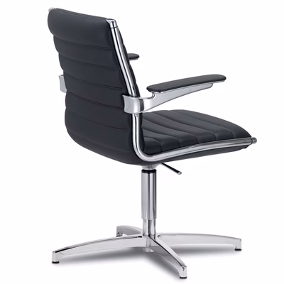 Immagine di Poltrona direzionale VEGA HIT schienale medio in pelle nera base 4 razze su piedini