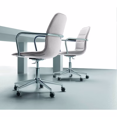 Immagine di Sedia GEA base 5 razze su ruote con braccioli bianco