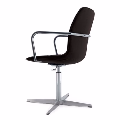 Immagine di Sedia GEA base 4 razze su piedini con braccioli nero